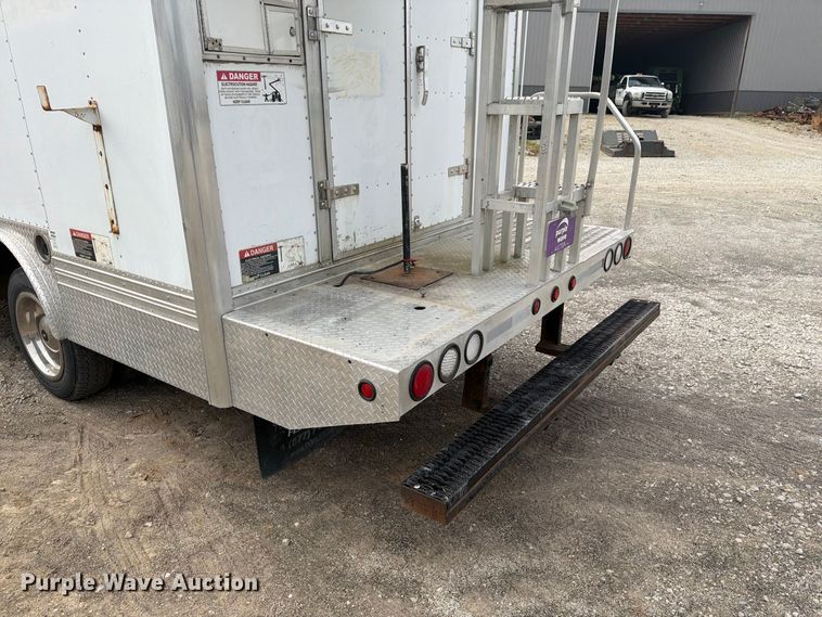 image for item FG3030 2008 GMC C5500 bucket truck