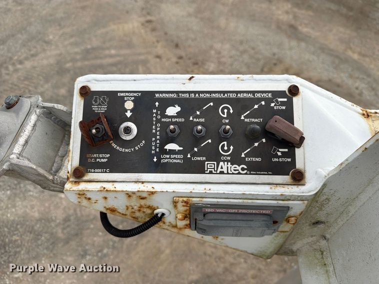 image for item FG3030 2008 GMC C5500 bucket truck