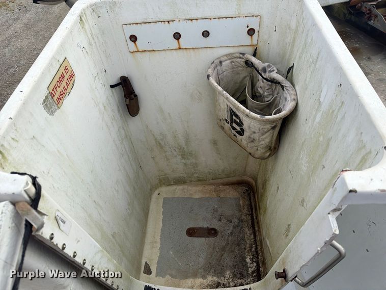 image for item FG3030 2008 GMC C5500 bucket truck