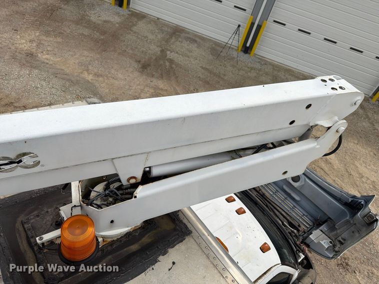 image for item FG3030 2008 GMC C5500 bucket truck