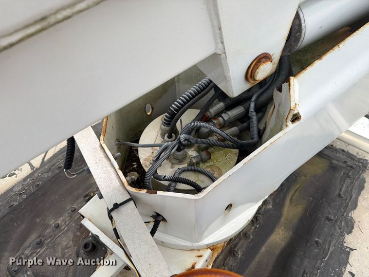 image for item FG3030 2008 GMC C5500 bucket truck