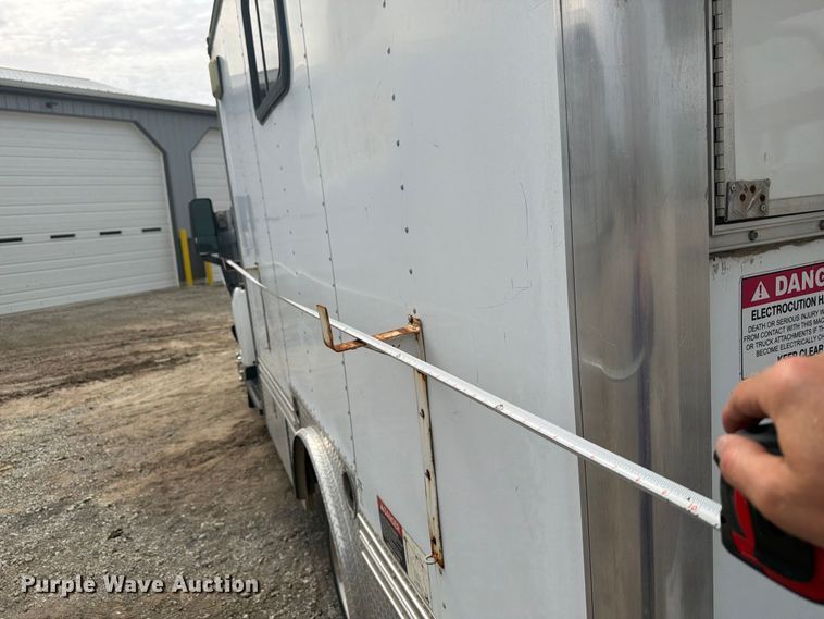 image for item FG3030 2008 GMC C5500 bucket truck