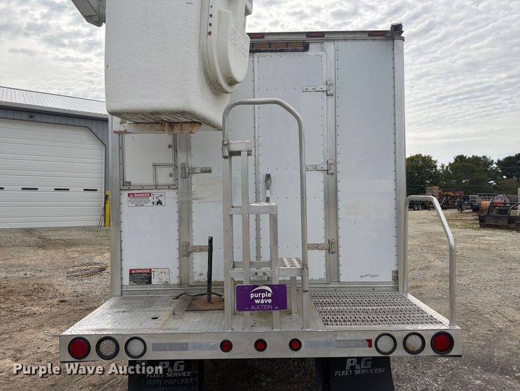 image for item FG3030 2008 GMC C5500 bucket truck