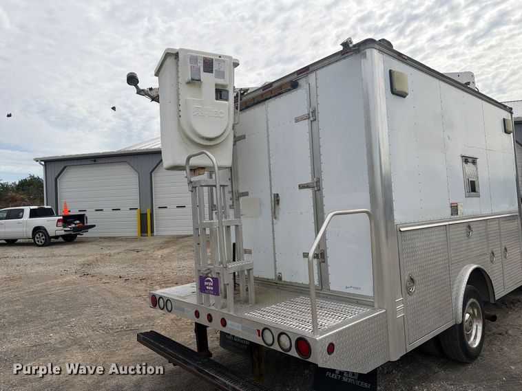 image for item FG3030 2008 GMC C5500 bucket truck