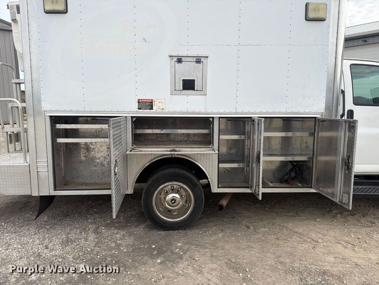 image for item FG3030 2008 GMC C5500 bucket truck