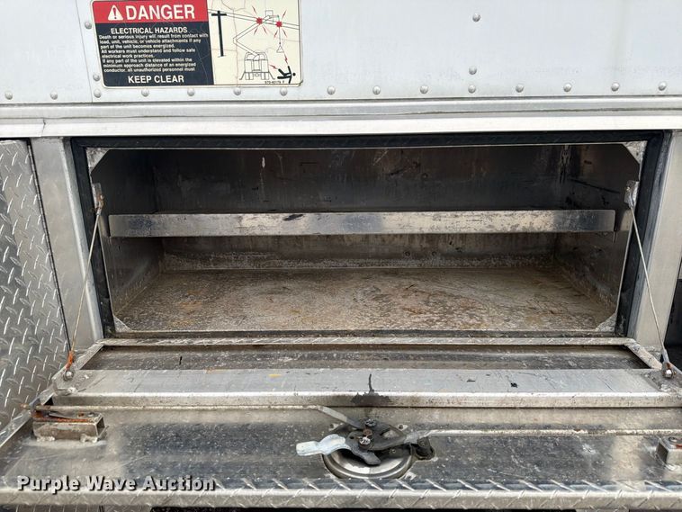 image for item FG3030 2008 GMC C5500 bucket truck