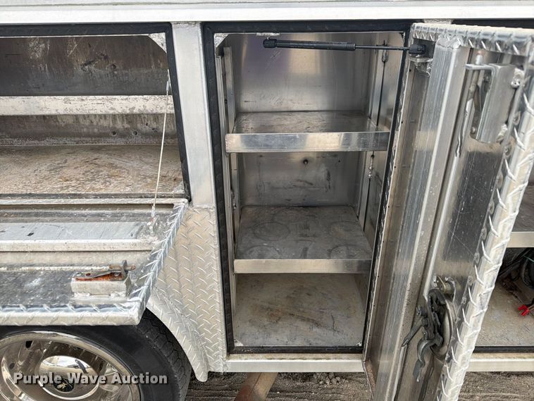 image for item FG3030 2008 GMC C5500 bucket truck