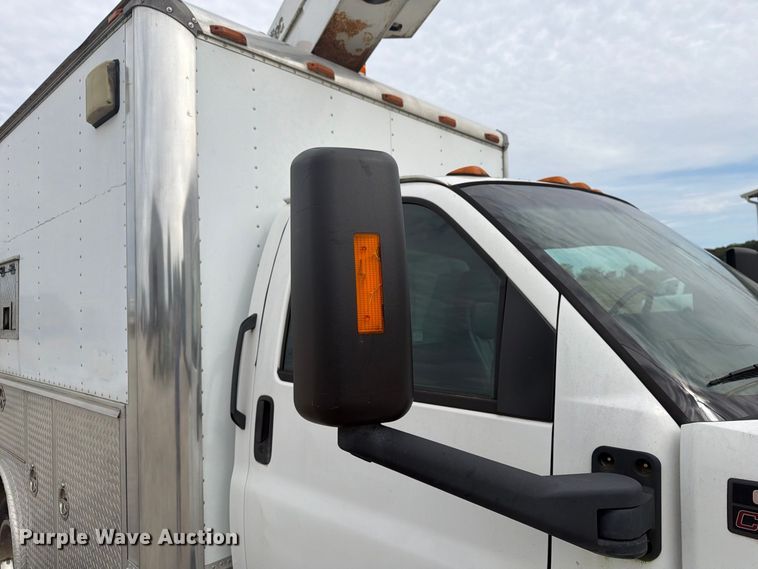image for item FG3030 2008 GMC C5500 bucket truck