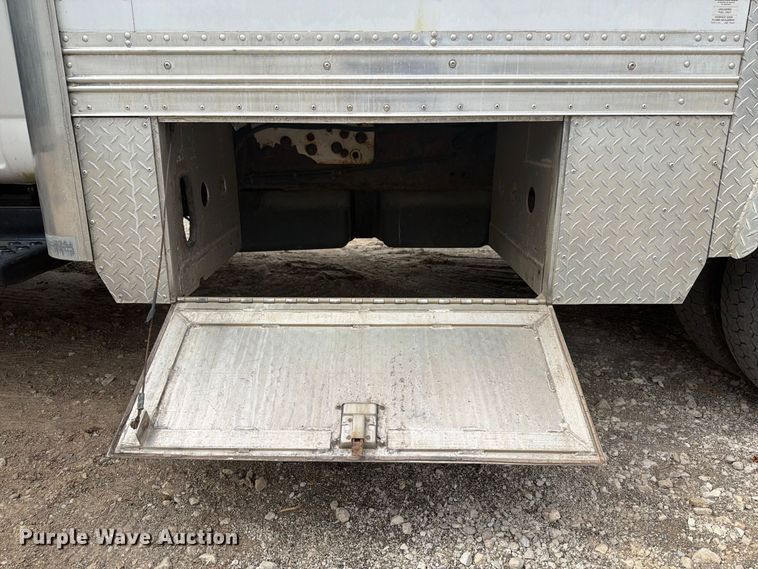 image for item FG3030 2008 GMC C5500 bucket truck