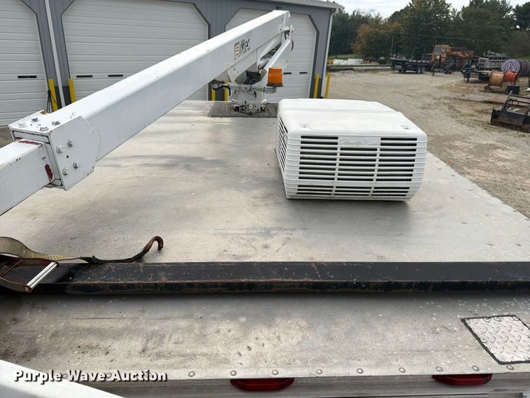 image for item FG3030 2008 GMC C5500 bucket truck