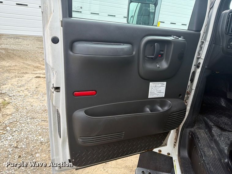image for item FG3030 2008 GMC C5500 bucket truck