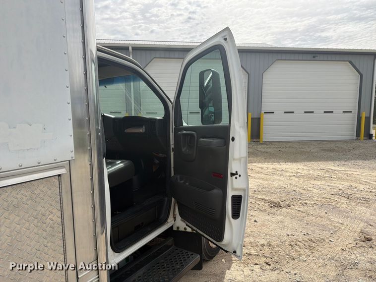 image for item FG3030 2008 GMC C5500 bucket truck