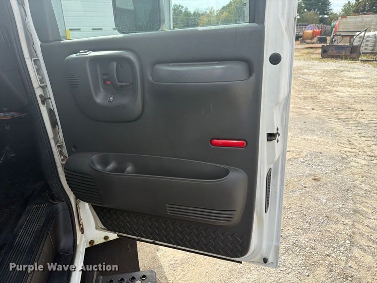 image for item FG3030 2008 GMC C5500 bucket truck
