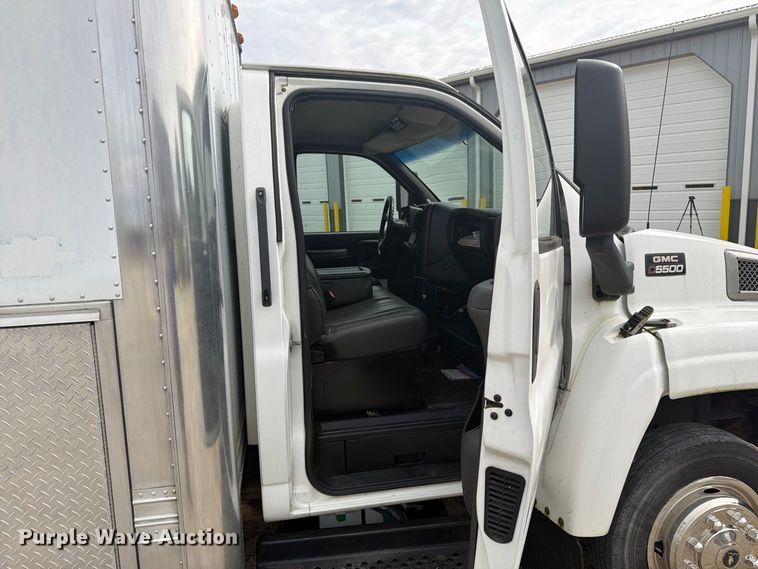 image for item FG3030 2008 GMC C5500 bucket truck