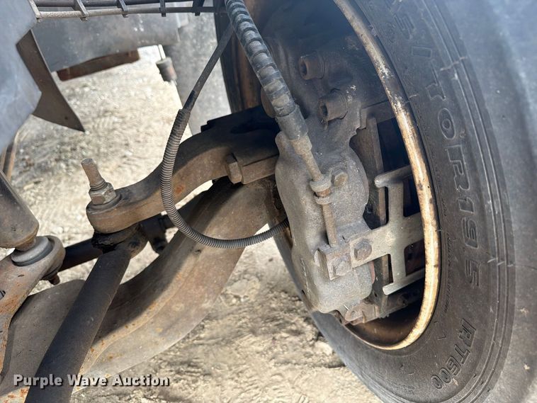 image for item FG3030 2008 GMC C5500 bucket truck