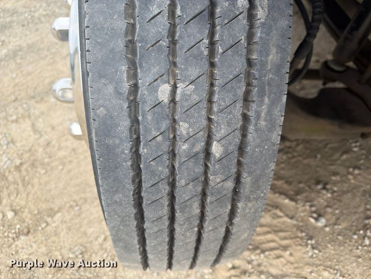 image for item FG3030 2008 GMC C5500 bucket truck