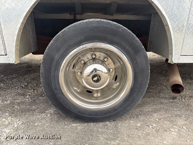image for item FG3030 2008 GMC C5500 bucket truck