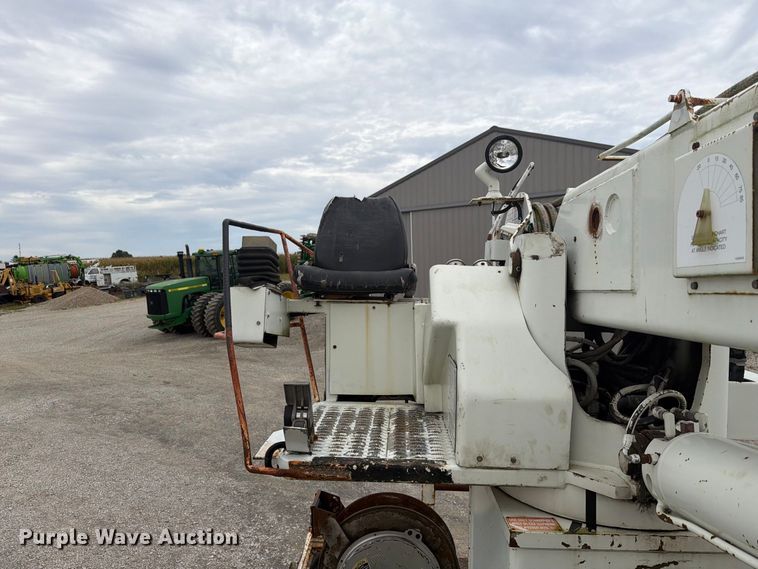 image for item FG3031 2002 International 7400 digger derrick truck