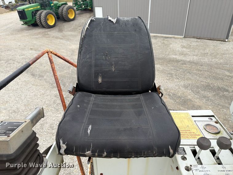 image for item FG3031 2002 International 7400 digger derrick truck