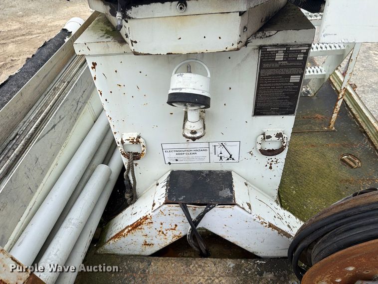 image for item FG3031 2002 International 7400 digger derrick truck