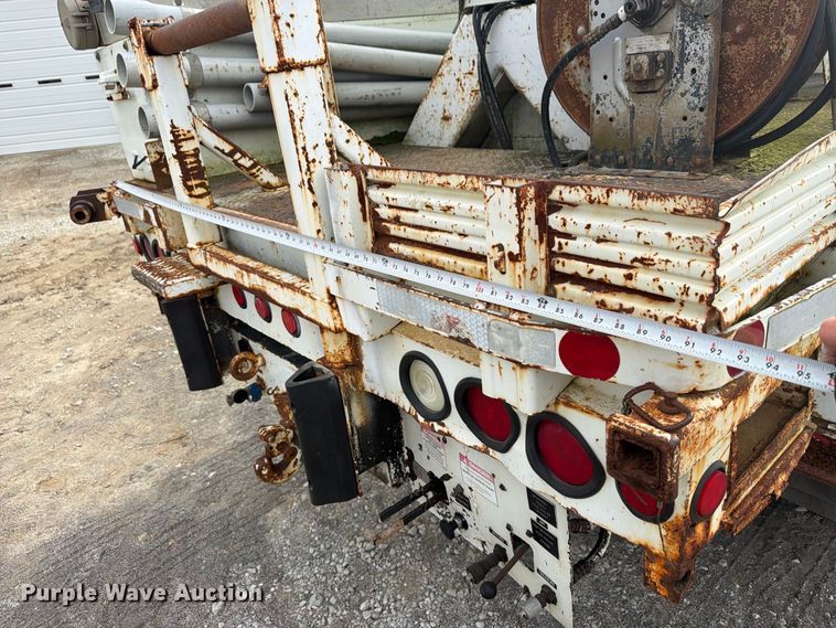 image for item FG3031 2002 International 7400 digger derrick truck