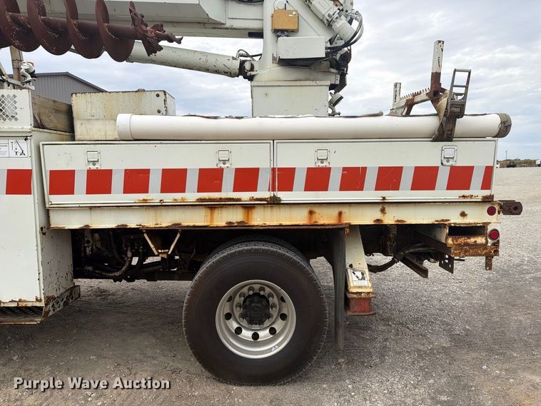 image for item FG3031 2002 International 7400 digger derrick truck
