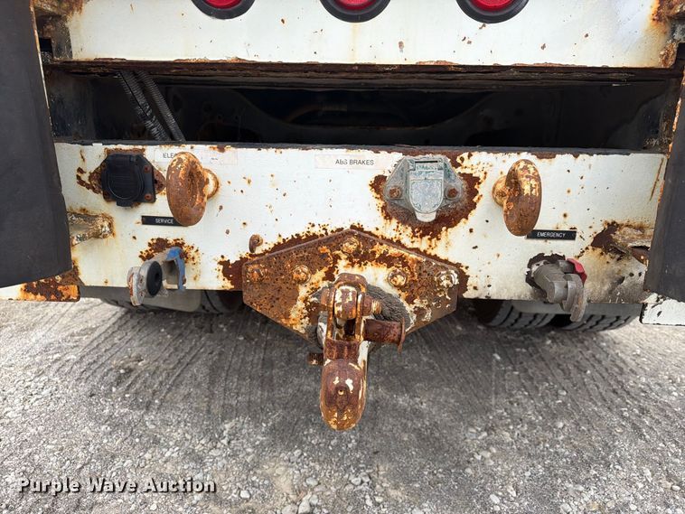 image for item FG3031 2002 International 7400 digger derrick truck