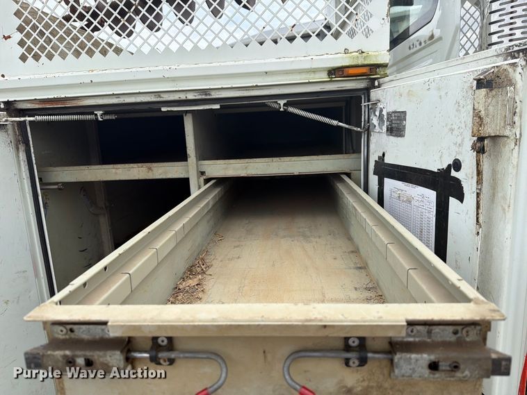 image for item FG3031 2002 International 7400 digger derrick truck