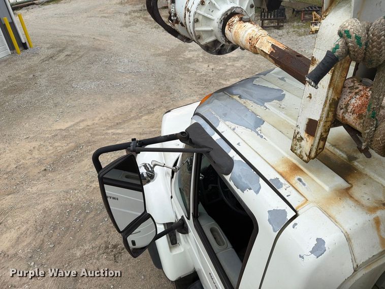 image for item FG3031 2002 International 7400 digger derrick truck