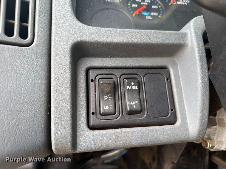 image for item FG3031 2002 International 7400 digger derrick truck