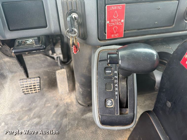 image for item FG3031 2002 International 7400 digger derrick truck