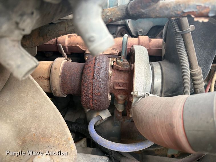 image for item FG3031 2002 International 7400 digger derrick truck