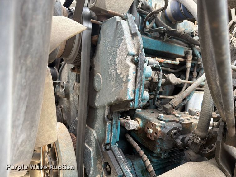 image for item FG3031 2002 International 7400 digger derrick truck