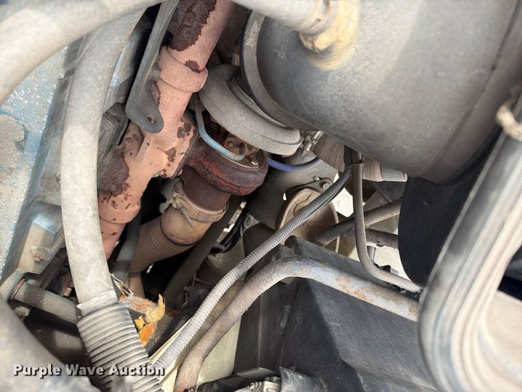 image for item FG3031 2002 International 7400 digger derrick truck