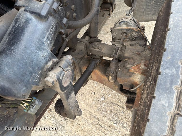 image for item FG3031 2002 International 7400 digger derrick truck