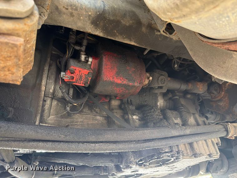 image for item FG3031 2002 International 7400 digger derrick truck