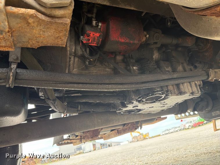 image for item FG3031 2002 International 7400 digger derrick truck