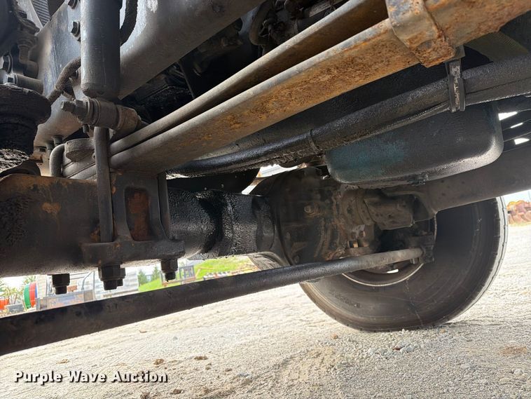 image for item FG3031 2002 International 7400 digger derrick truck