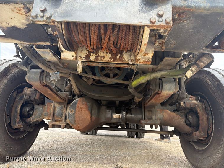 image for item FG3031 2002 International 7400 digger derrick truck
