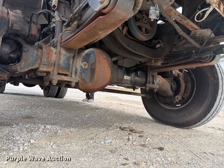 image for item FG3031 2002 International 7400 digger derrick truck