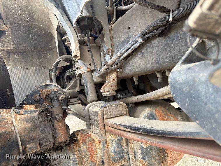 image for item FG3031 2002 International 7400 digger derrick truck