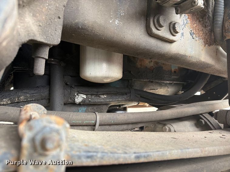 image for item FG3031 2002 International 7400 digger derrick truck