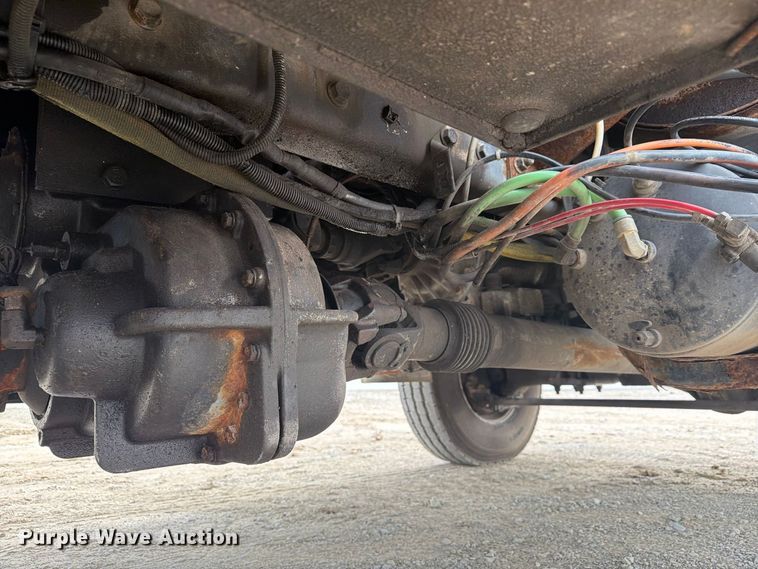 image for item FG3031 2002 International 7400 digger derrick truck
