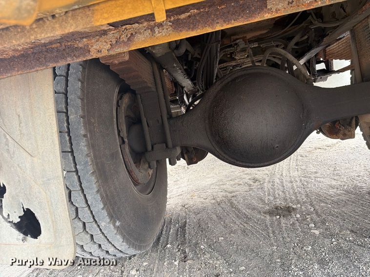 image for item FG3031 2002 International 7400 digger derrick truck