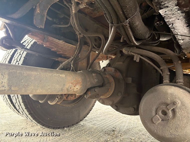 image for item FG3031 2002 International 7400 digger derrick truck