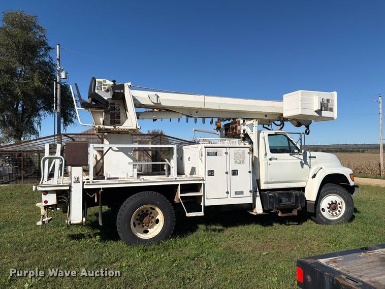 image for item FH6424 1997 Ford F800 digger derrick truck