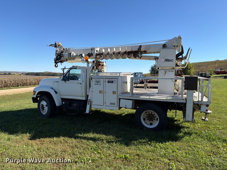 image for item FH6424 1997 Ford F800 digger derrick truck