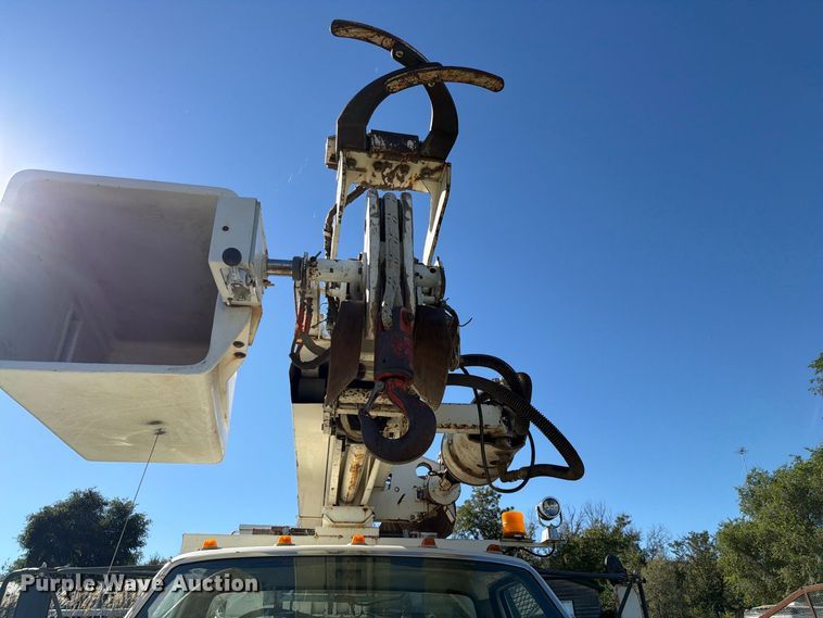 image for item FH6424 1997 Ford F800 digger derrick truck