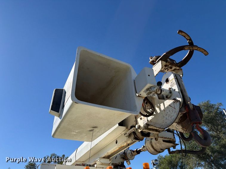 image for item FH6424 1997 Ford F800 digger derrick truck