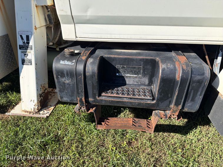 image for item FH6424 1997 Ford F800 digger derrick truck